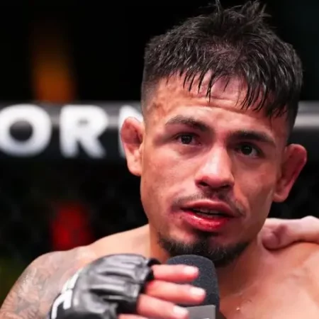 Брэндон Ройвал снялся с боя против Манеля Капе на UFC Vegas 103