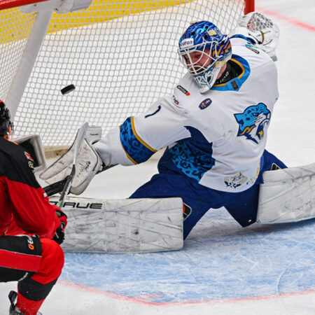 «Авангард» разгромил «Барыс» благодаря дублю Окулова
