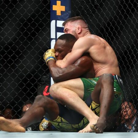 Напряженная встреча лицом к лицу Дрикуса дю Плесси и Шона Стрикленда после пресс-конференции UFC 312