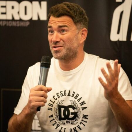 Эдди Хирн планирует будущее Скай Николсон в полулегком весе