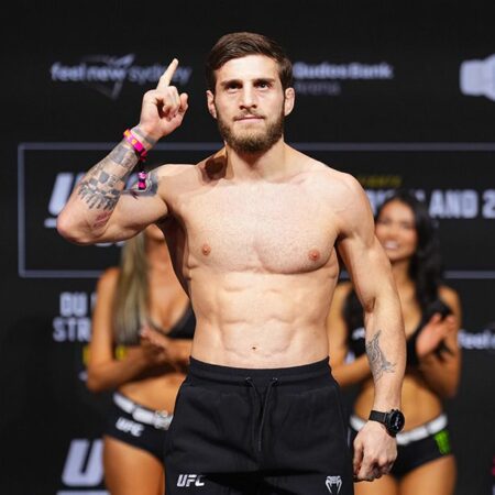 Александр Топурия доминирует над Колби Тикнессом в дебютном бою UFC