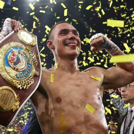 Необычная победа Брэндона Мура в чемпионском бою по боксу