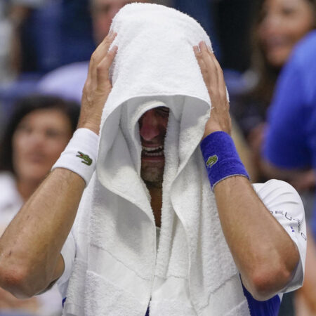 'Что случилось с его глазом?' — Теннисные фанаты обеспокоены состоянием Новака Джоковича из-за опухшего лица перед финалом Miami Open