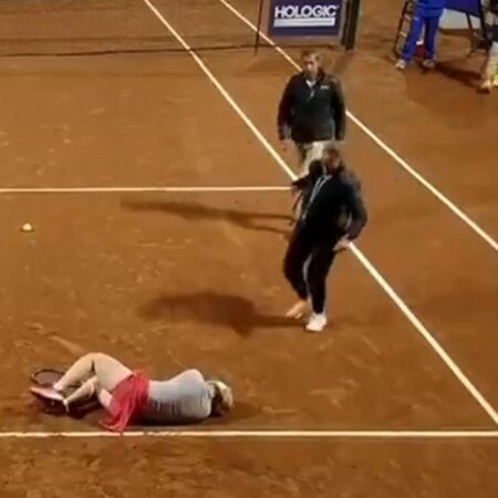 Шокирующий инцидент: британская теннисистка Франческа Джонс потеряла сознание во время матча и покинула корт на инвалидной коляске