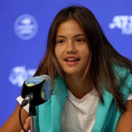 Эмма Радукану наслаждается отдыхом в Лос-Анджелесе после потери многомиллионного контракта с Vodafone