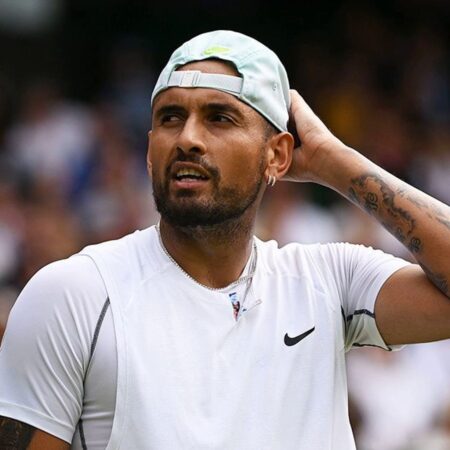 Теннисист Ник Кирьос вызвал споры, позируя с рэпером, находящимся под залогом по обвинениям