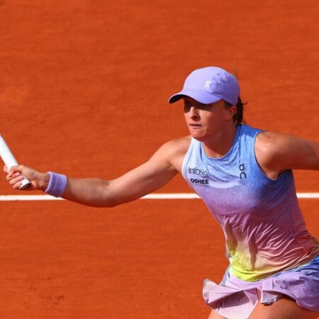 Эмма Радукану потребовалась медицинская помощь на Ролан Гаррос