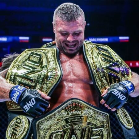 Тяжеловес из Портсмута Деррик Осадолор переходит в профессионалы под руководством бывшего чемпиона мира