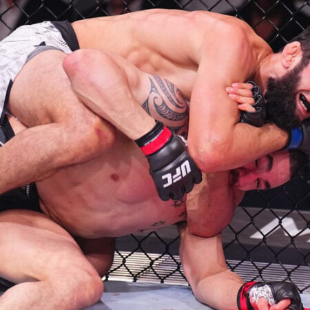 Опубликован постер UFC 319 с участием Дрикуса Дю Плесси и Хамзата Чимаева