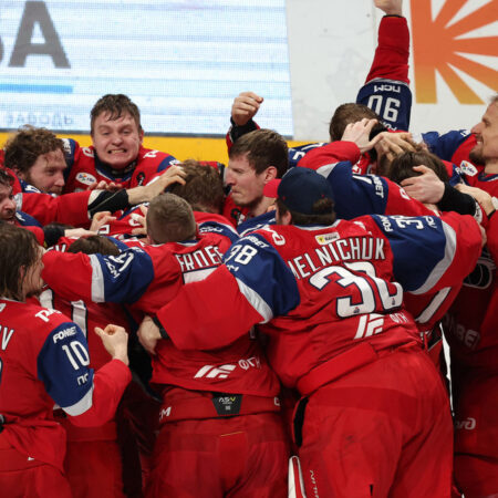 Кубок Гагарина продолжает путь по городам России с игроками «Локомотива»