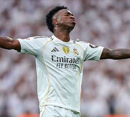 Решение Хаби Алонсо оставить Винисиуса Жуниора на скамейке запасных в стартовом матче Лиги чемпионов: Тактическая ошибка?