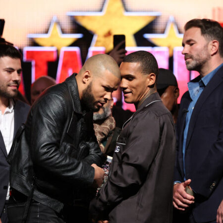 Крис Юбэнк-младший выдвигает смелые обвинения на пресс-конференции Конора Бенна