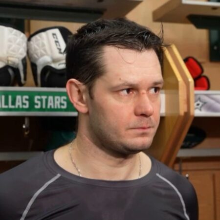 КХЛ: «Локомотив» продлил контракт с Паником, Тертышный перешёл в «Адмирал»