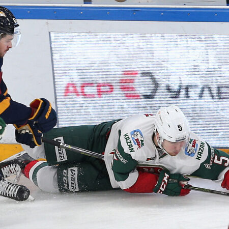 Две зрелищные победы: «Металлург» обыгрывает «Сибирь» в голевой феерии, «Автомобилист» доминирует над «Ак Барсом»