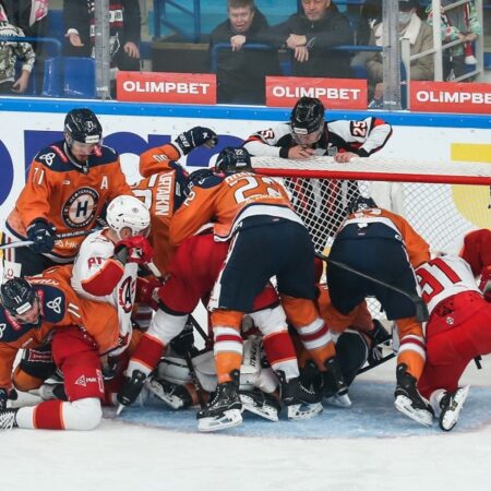 «Автомобилист» одолел «Нефтехимик» с третьей попытки