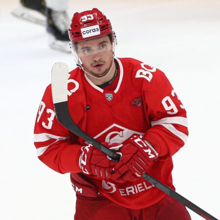 КХЛ: «Спартак» усилился Ярошем, Хохлачёв продлил контракт с «Салаватом Юлаевым»