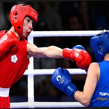 Тайваньская олимпийская чемпионка по боксу, вовлеченная в гендерные дискуссии, одержала победу в своем первом поединке на чемпионате Азии