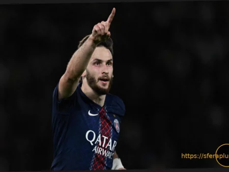 Кварацхелия (ПСЖ) о победе 5:2 над «Челси»: «Три гола отрыва важны, но в Лондоне будет непросто»