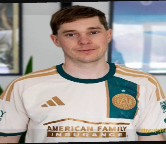 Neuer and Ochoa Modify 2026 Goalkeeper Kits for Short Sleeves